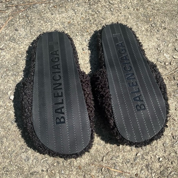 Balenciaga Fur Slippers - Picture 2 of 2